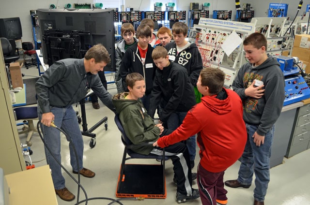 Align engineer Ron Born introduces Decatur-area students to air bearing technology.